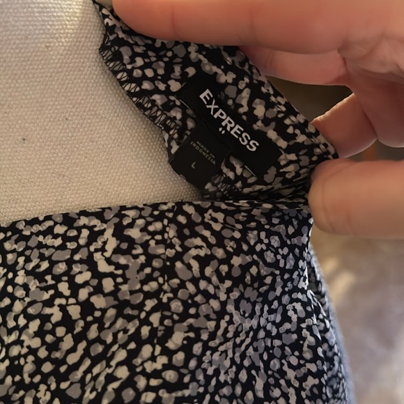 Express Patterned Blouse - Picture 7 of 8